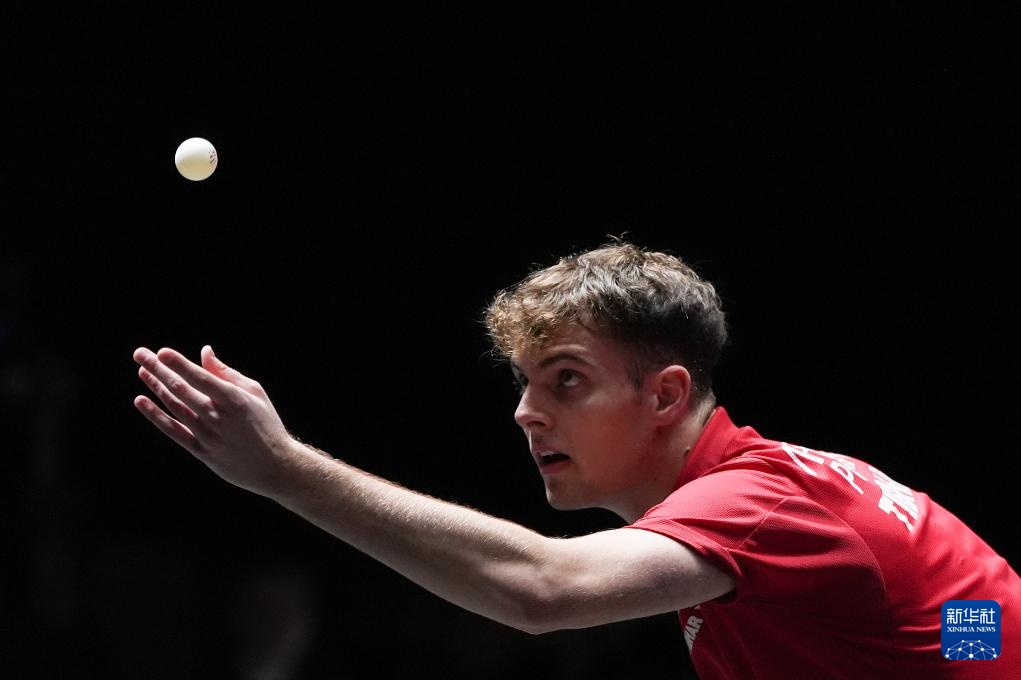 队也毫不示 队也毫不示