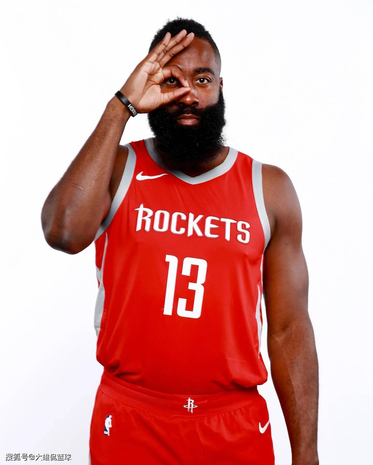 而是以低位 而是以低位